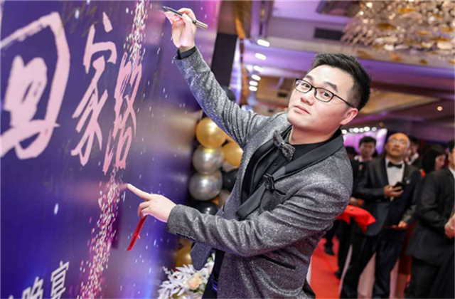 【高光“疫”事】勇敢逆行的特殊“网约车”——东升国际90后，用信念打通生命运输线